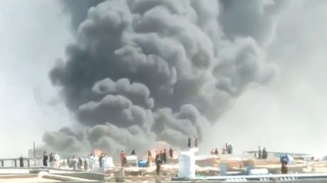 VIDEO: Se desata un gran incendio en unas oficinas aduaneras en la frontera entre Irán y Afganistán