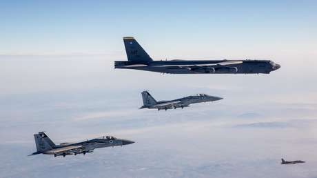 VIDEO: Aviones israelíes escoltan a bombarderos B-52 estadounidenses en el territorio de Israel