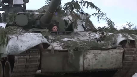 VIDEO: Tanquistas rusas 'celebran' el Día de la Mujer con ejercicios militares