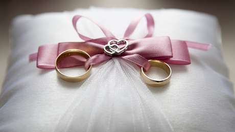 VIDEO: Dos hermanos gemelos se casan con gemelas y deciden vivir bajo el mismo techo