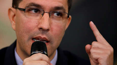 Arreaza repudia que Suecia "apoye los planes de Washington para destruir la democracia venezolana"