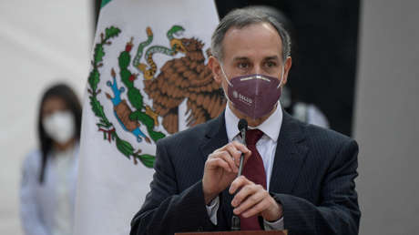 Fotografían al responsable de la pandemia en México en la calle, sin cubrebocas y a poca distancia de otra persona a pesar de ser positivo en covid-19