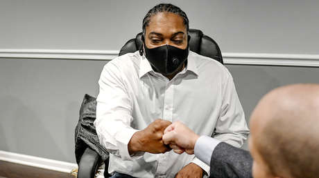 Un hombre encarcelado injustamente demanda a una arrendadora de autos por no entregar a tiempo el recibo que lo hubiera exonerado de las acusaciones