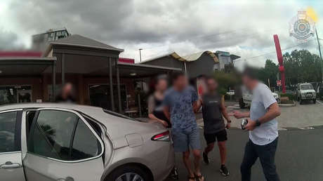 VIDEO: Un hombre viaja casi 2.000 km para tener relaciones sexuales con una 'niña' que conoció en las redes y se encuentra con la Policía