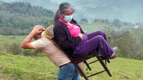 Trasladan a adultos mayores desde las montañas de México hasta los centros de vacunación contra el covid-19