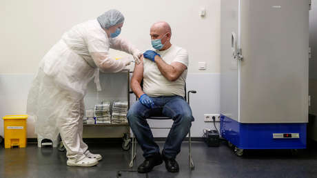 Creadores de Sputnik V aseguran que no hubo muertes ni casos graves de covid-19 entre los vacunados con su producto