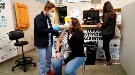 España investiga la muerte de una profesora y dos episodios trombóticos tras la administración de la vacuna de AstraZeneca