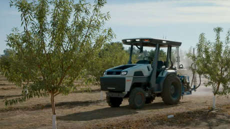 Robots de campo: una 'startup' atrae 20 millones de dólares en inversiones para tractores eléctricos inteligentes (VIDEO)