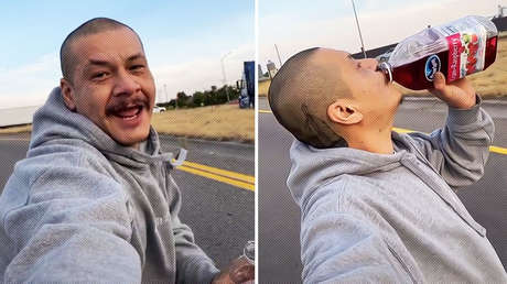 El 'tiktoker' que se hizo famoso patinando y bebiendo jugo pone a la venta su clip en NFT por medio millón de dólares