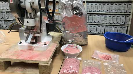 La Policía francesa anuncia la incautación de un laboratorio de estupefacientes y resultan ser golosinas (FOTOS)