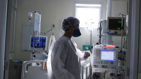 El Gobierno de Brasil pide ayuda a la industria farmacéutica en medio del colapso hospitalario y cifras récord de muertes por covid-19