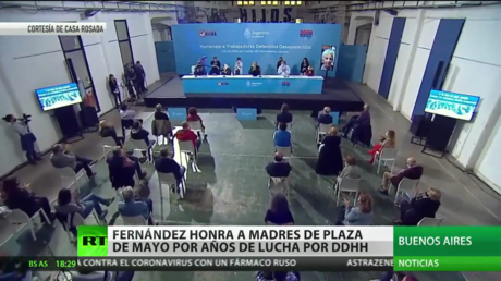 Fernández honra a las Abuelas y Madres de Plaza de Mayo por sus 45 años de lucha por los derechos humanos