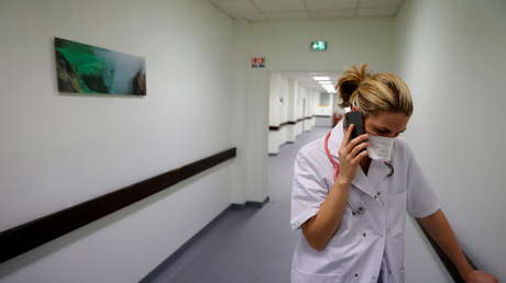 Sufre un paro respiratorio hospitalizada y tienen que llamar al número de emergencias para salvarle la vida porque no apareció ninguna enfermera