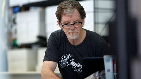 Una mujer transgénero demanda a un pastelero por negarse a realizar una torta para celebrar su cambio de sexo