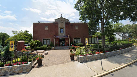 Director de una escuela en EE.UU. pide a un estudiante afroamericano que se arrodille para disculparse "a la manera africana"