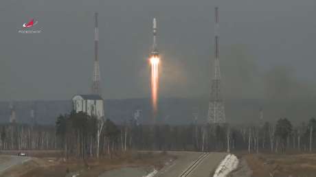 Un Soyuz-2.1b con satélites de comunicación OneWeb a bordo despega del cosmódromo Vostochny