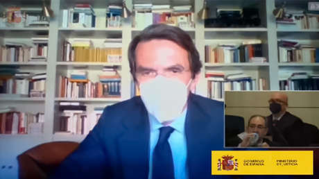 ¿Por qué lleva mascarilla si está solo y en su casa? La extraña escena de Aznar declarando como testigo en un juicio por corrupción
