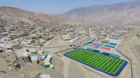 "En vez de eso, traigan agua": La inauguración de una cancha sintética y una pista atlética en una zona marginada de Perú levanta polémica
