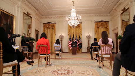 VIDEO: Biden pregunta "a quién debía dirigirse" durante una reunión con presencia de prensa y expulsan a los periodistas