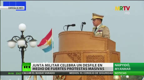 La junta militar de Myanmar celebra un desfile en medio de las fuertes protestas