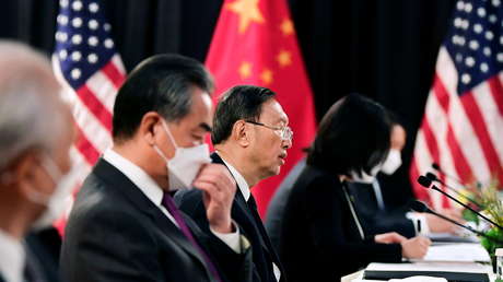 "EE.UU. no puede aceptar el doloroso hecho de que China ahora es su igual": analista repasa las conclusiones de la reunión bilateral en Alaska