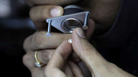 Científicos crean diamantes hexagonales que son más rígidos que los naturales