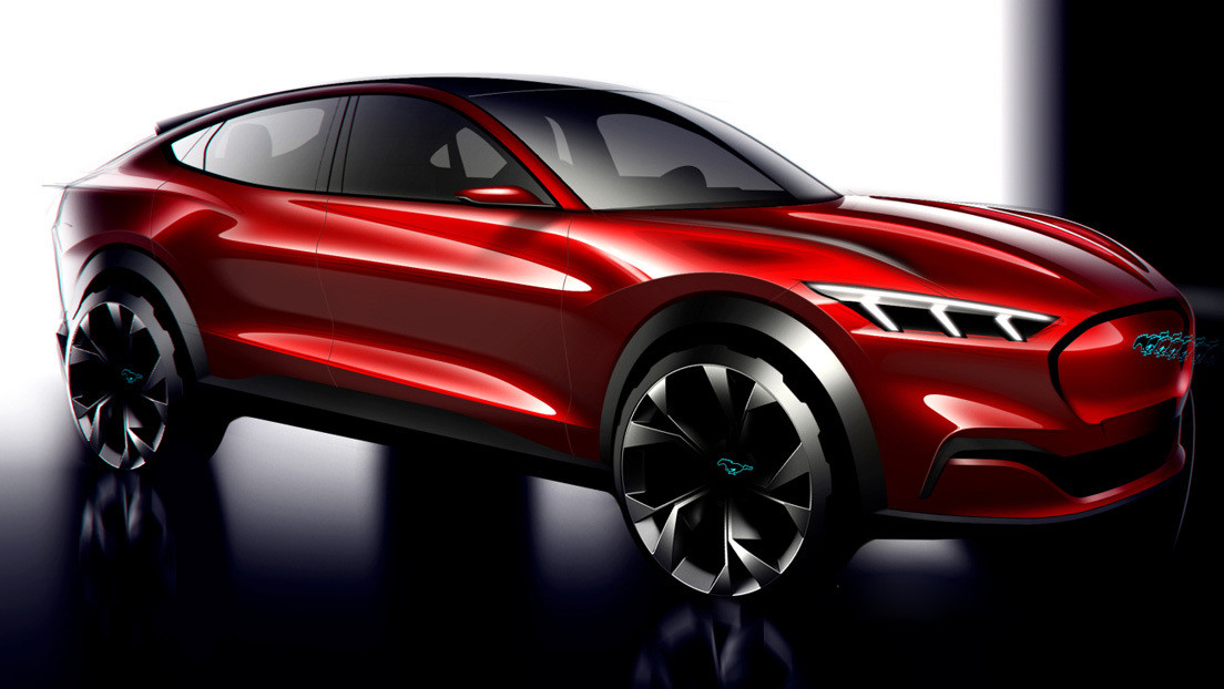 Un usuario de un Ford Mustang Mach-E eléctrico recibe amenazas de fanáticos de Tesla por alabar demasiado a su coche