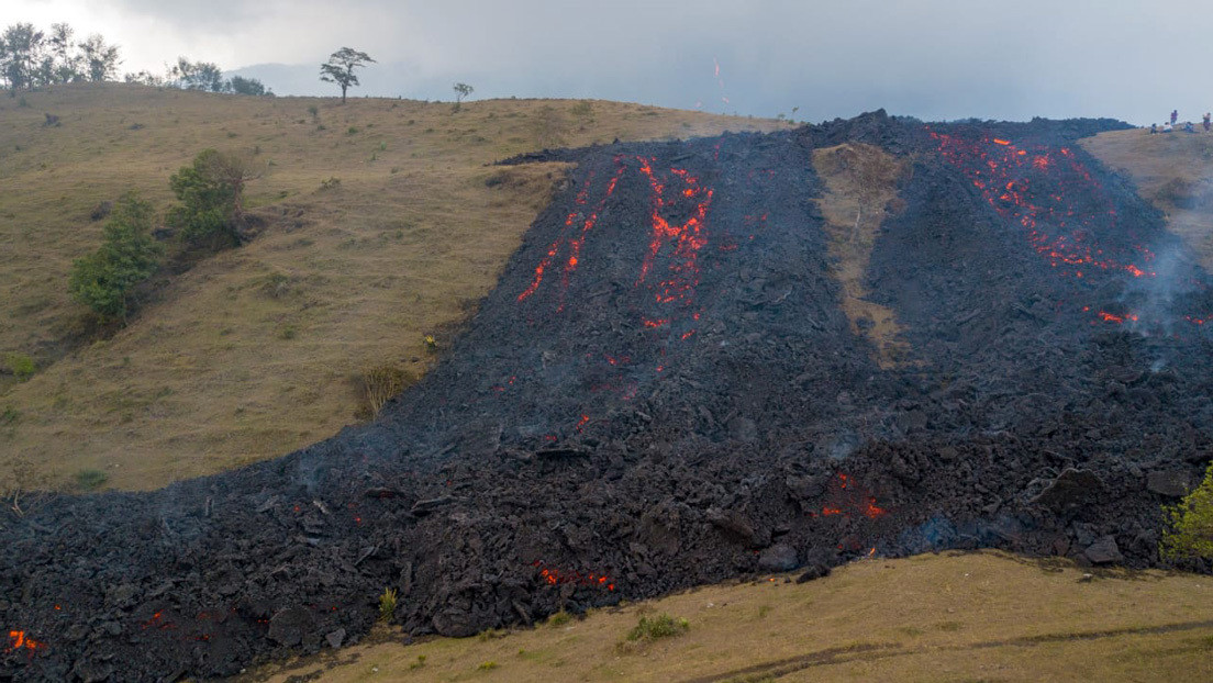 Las corrientes de lava del volcán Pacaya en Guatemala ponen en peligro a tres comunidades