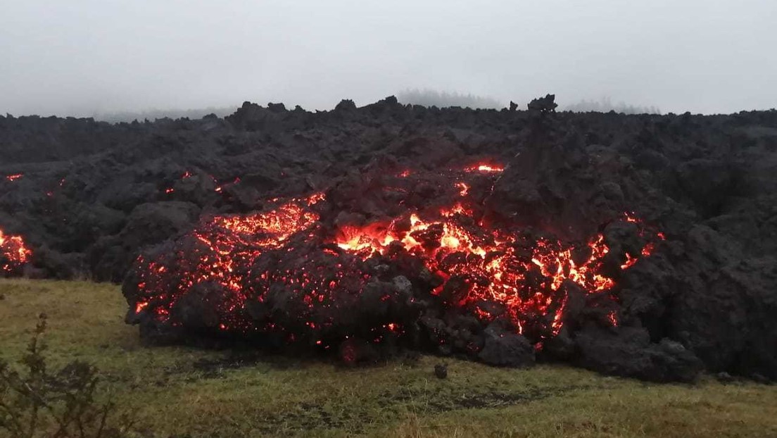 Corrientes de lava del volcán Pacaya en Guatemala afectan a siete comunidades y queman plantaciones de café y aguacate