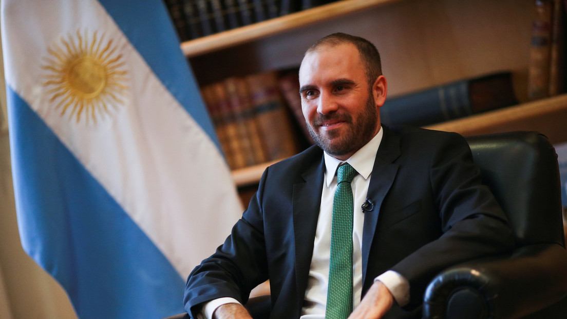 El ministro de Economía de Argentina viajará a Rusia para negociar la producción de la vacuna Sputnik  V