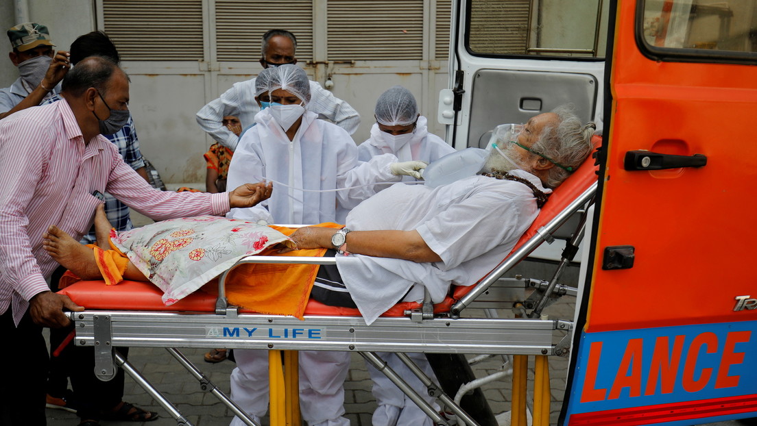 "Está poniendo a prueba nuestra paciencia": el primer ministro de la India alerta de una "tormenta" de contagios por covid-19