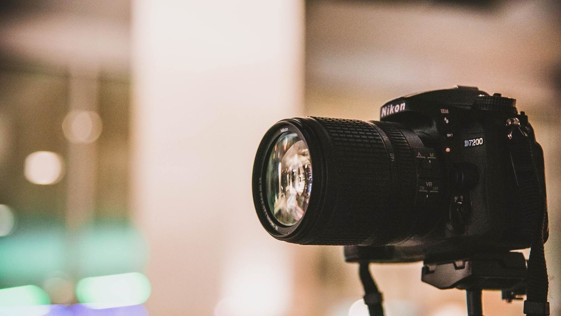 Hallan una cámara con más de 2.000 fotos intactas siete años después de que una familia la perdiera en una bahía de manatíes