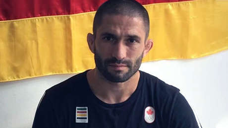 "Ni siquiera se inmutó": arrancan un dedo a un luchador durante un combate de MMA y protesta porque no le dejan seguir peleando