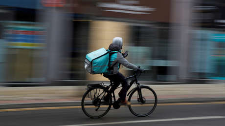 Un servicio de comida a domicilio pide disculpas a sus clientes por una broma del 1 de abril tras enviarles facturas por más de 500 dólares