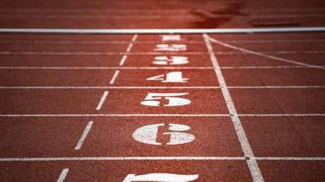 VIDEO: Se derrumba parte del techo de un complejo deportivo en Rusia en plena carrera de atletismo infantil