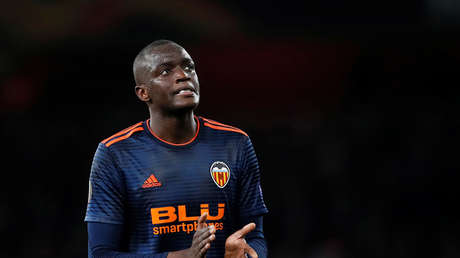 "Una víctima más": Jugadores abandonan la cancha durante un partido de LaLiga tras denuncias de insultos racistas