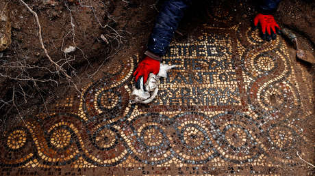Encuentran un antiguo monasterio romano y un raro mosaico de 1.500 años durante una excavación ilegal en Turquía