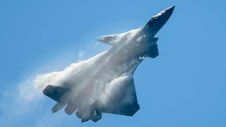 VIDEO: Un avión furtivo chino Chengdu J-20 muestra la preparación para el combate volando por primera vez sin lentes de Luneburg