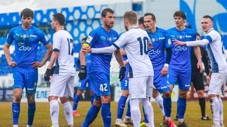 Un futbolista ejecuta un saque de banda de una manera pocas veces vista (VIDEO)