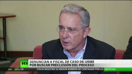 Denuncian al fiscal del caso de Álvaro Uribe por buscar la preclusión del proceso