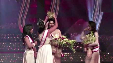 VIDEO: Gana el título de Mrs Sri Lanka y momentos después le arrebatan la corona acusándola de estar divorciada