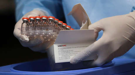 Una "demanda espontánea" de vacunas en Colombia obliga a reprogramar las segundas dosis de Sinovac