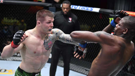 El italiano Marvin Vettori recibe una patada en la entrepierna al inicio de un combate, se recupera y gana por decisión unánime en la UFC