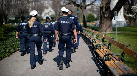 Condenan a prisión a un policía en Austria por publicar una foto de la comida favorita de Hitler en redes sociales