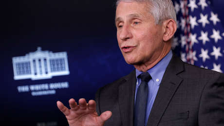 Fauci ve "fuertes similitudes" en los casos de trombos tras las vacunaciones con los fármacos de Johnson & Johnson y AstraZeneca