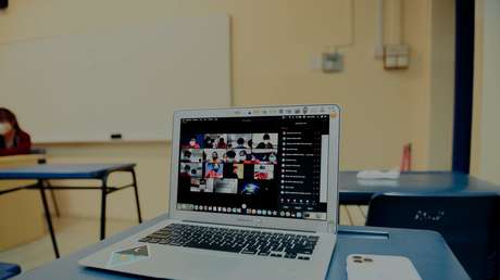 Un diputado canadiense pide disculpas tras aparecer desnudo en una sesión virtual del Parlamento