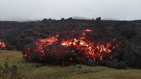 Corrientes de lava del volcán Pacaya en Guatemala afectan a siete comunidades y queman plantaciones de café y aguacate