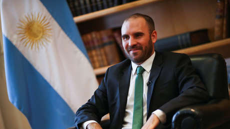 El ministro de Economía de Argentina viajará a Rusia para negociar la producción de la vacuna Sputnik  V