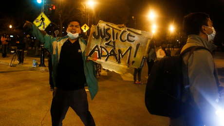VIDEOS: Manifestantes se enfrentan con la Policía tras la muerte de un adolescente de 13 años que recibió un disparo de un oficial