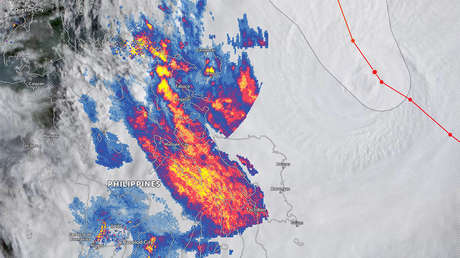 El tifón Surigae cobra fuerza y se acerca peligrosamente a Filipinas